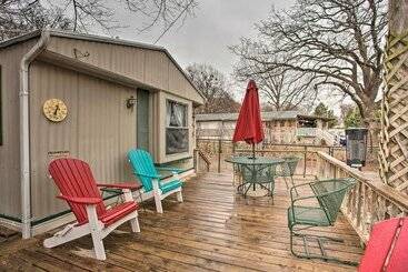 별장 Pet Friendly Kingston Home W/ Deck & Fire Pit