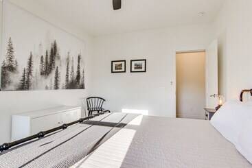 بيت ريفى Mountain View, Fire Pit: Roomy Blue Ridge Home!