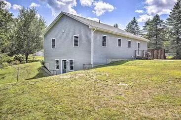 Mökkimajoitus Sunny Morristown Home   Walk To Restaurants!