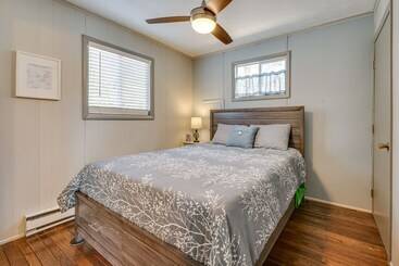 Vidéki Ház Dock & Sunroom: Waterfront Home Near Kalahari!