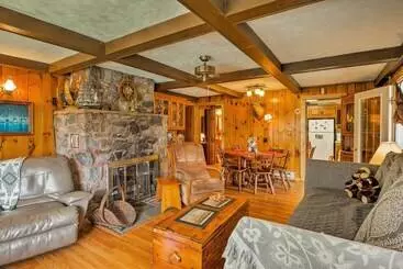 Cozy Cottage On Caroga Lake W/ Waterfront Fire Pit