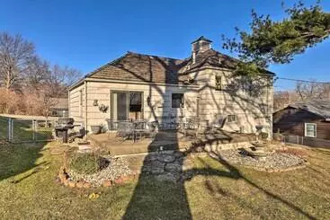Mökkimajoitus Cozy Kansas City Home W/ Yard   9 Mi To Dtwn!