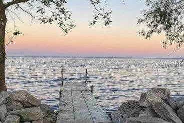 コテージ Cozy Waterfront Home On The Bay Of Green Bay!