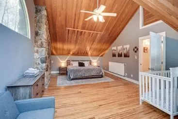 Mökkimajoitus White Mountain Escape W/ Separate In Law Suite!