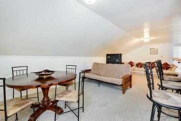 Сельский дом Historic Carriage House < 20 Mi Elk Mtn: Hike, Ski