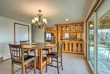 بيت ريفى Lakeside Urbana Home Near Hunting & Fishing!