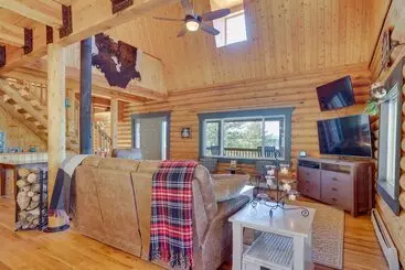 Mökkimajoitus Lake George Cabin W/ Deck & Mountain Views!