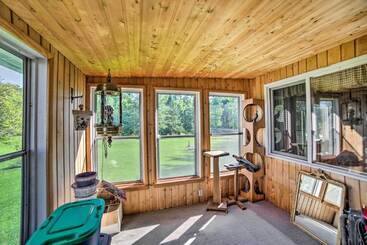 بيت ريفى Riverfront Suring Home: Atv Trails, Sunroom!