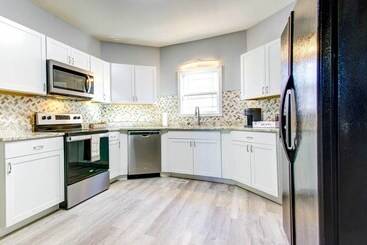 별장 Warrensburg Home, Close To Downtown!