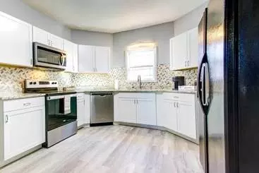 Mökkimajoitus Warrensburg Home, Close To Downtown!