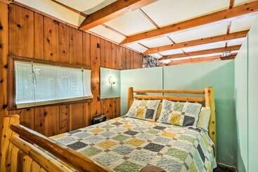 بيت ريفى Northern Michigan Lake House W/ Boat Dock + Kayaks