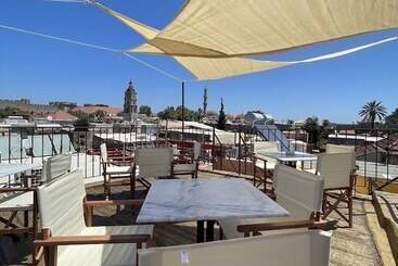 تختخواب و صبحانه Midgard Suites   Medieval Town