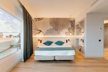 هتل R2 Higos Beach