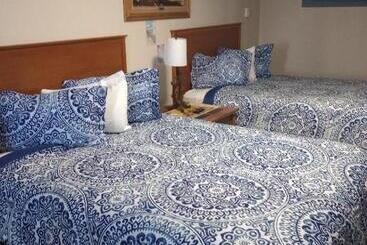 Мотель Going To The Sun Inn & Suites