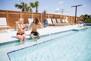 בית מלון כפרי Indigo Orange Beach   Gulf Shores, An Ihg