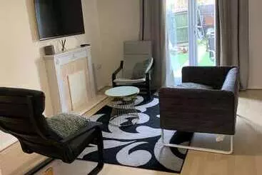 Residenssi Charming 2 Bed House In London