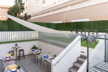 هتل Ibis Budget Valencia Centro Puerto