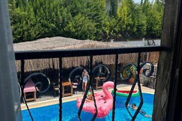 Pupa Alaçatı Butik Otel