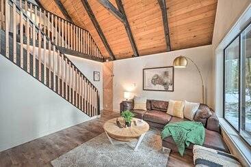 별장 Remodeled Skykomish Escape W/ Loft + Hot Tub!