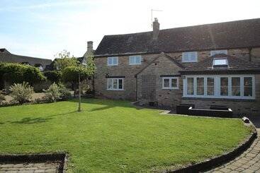 דירת נופש Remarkable 3 Bed House In Easton On The Hill