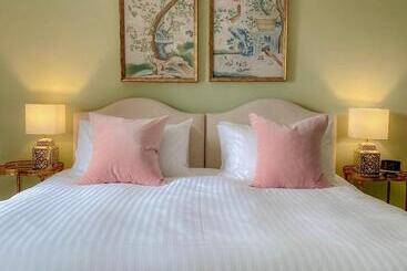 Bed and Breakfast Grove House