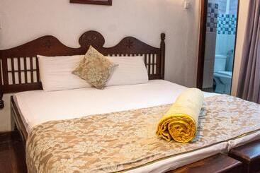 בית מלון כפרי The Golf Green City Bungalow