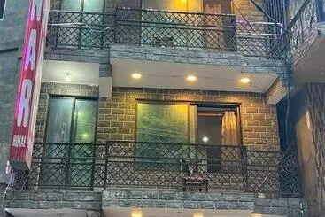 هتل Chinar