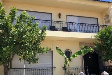 פנסיון Faustina S Place