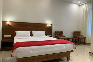 בית מלון כפרי Jesta Residency