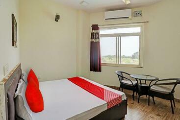 Hotel Oyo Flagship Green Vatika Resort