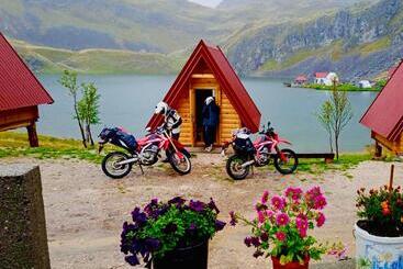 تختخواب و صبحانه Kapetanovo Jezero Bungalov