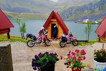 تختخواب و صبحانه Kapetanovo Jezero Bungalov