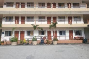 Hotelli Ekaluk Place Inn