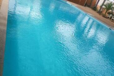 ホテル Ekaluk Place Inn