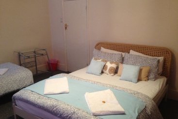 Отель Bumblebee Cottage