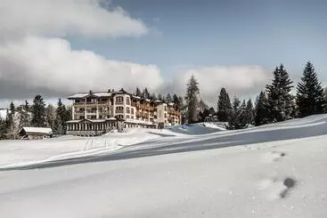 هتل Stegerdellai