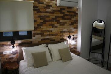 Salonikiou Beach Deluxe Apartments