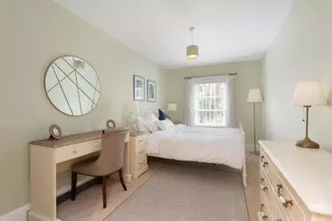 ベッドアンドブレックファースト Spectacular 2 Bedroom Apartment With Sunny Garden & Terrace