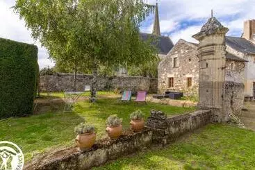 Majatalo évasion Romantique Au Prieuré Avec Jardin En Anjou, Petit Déjeuner Inclus   Fr 1 622 63