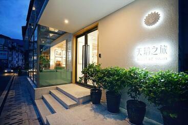 Travel Of Swan International Hostel