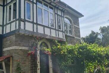 تختخواب و صبحانه La Maison Des Roses