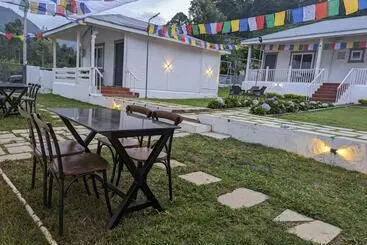 ベッドアンドブレックファースト The Door To Nirvana Cottages