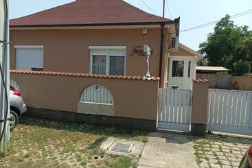 Pension (Hôtel basse catégorie) Family Vendégház