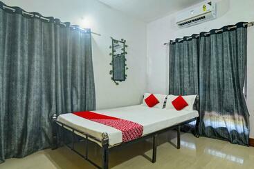 בית מלון כפרי Oyo Flagship Ashiyana