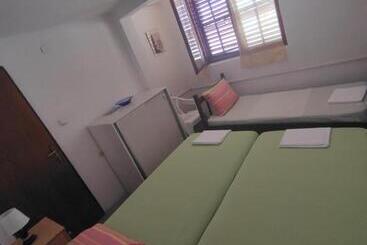 Pension (Hôtel basse catégorie) Apartmani Gina