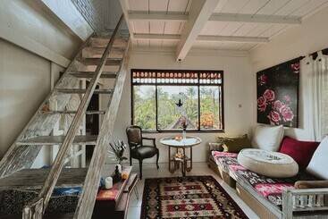 住宿加早餐  1111 Alchemy Space