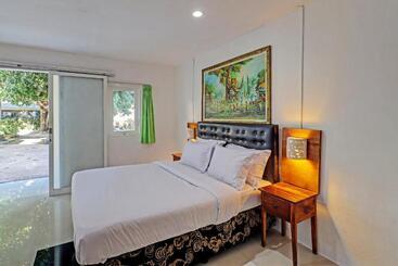 ホテル Kos 168 Jimbaran