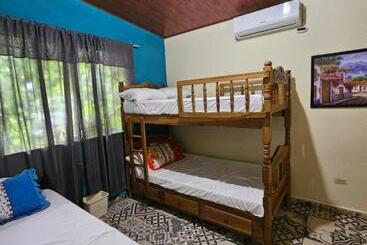 هتل El Rancho De Don Moncho Hostel