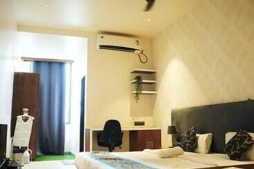 Punjabi Dhami Hotel Lodging & Boarding