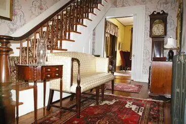 Oakcliff Bed And Breakfast